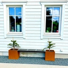 Bänk med monteringsbar cortenkruka 40x40cm H40 cm