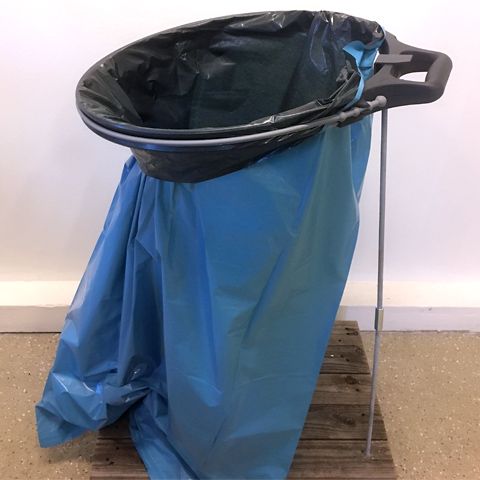 Bärbar säckhållare inkl. markspett